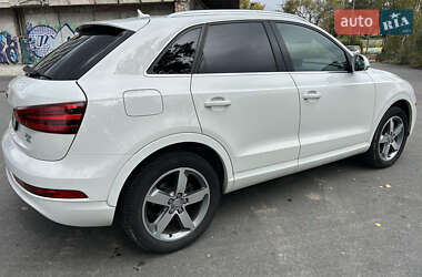 Позашляховик / Кросовер Audi Q3 2015 в 