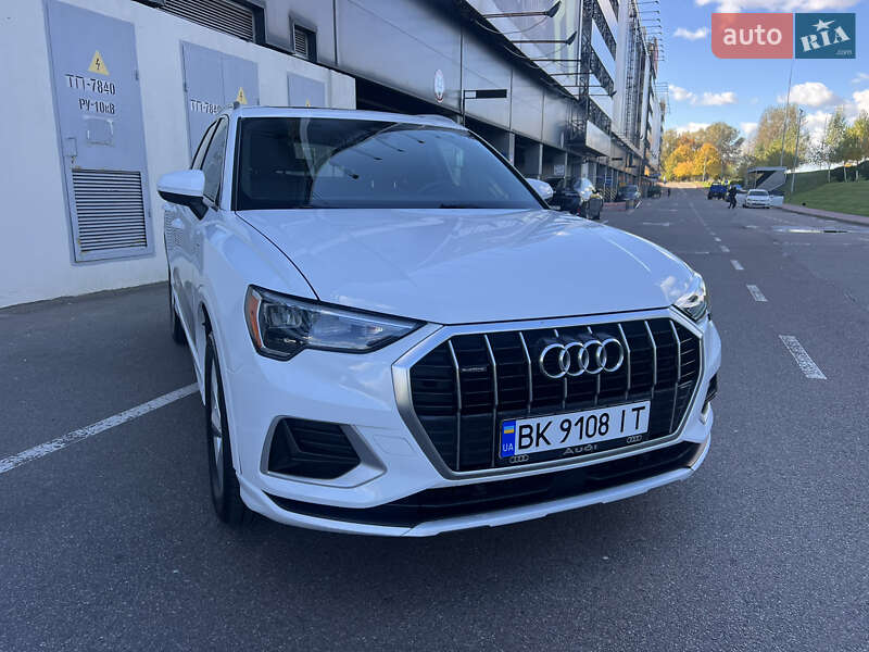 Позашляховик / Кросовер Audi Q3 2021 в Києві