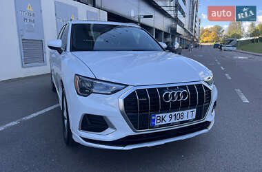 Внедорожник / Кроссовер Audi Q3 2021 в 