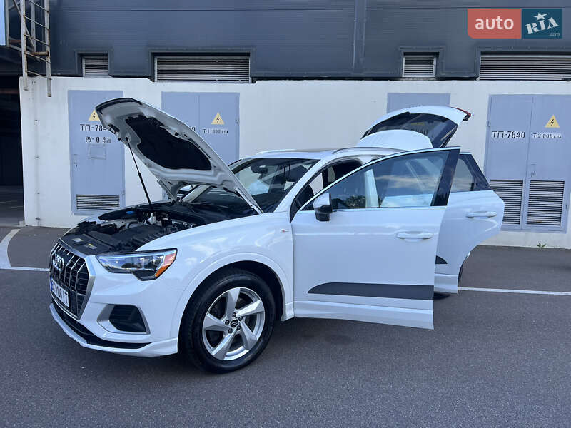 Позашляховик / Кросовер Audi Q3 2021 в Києві