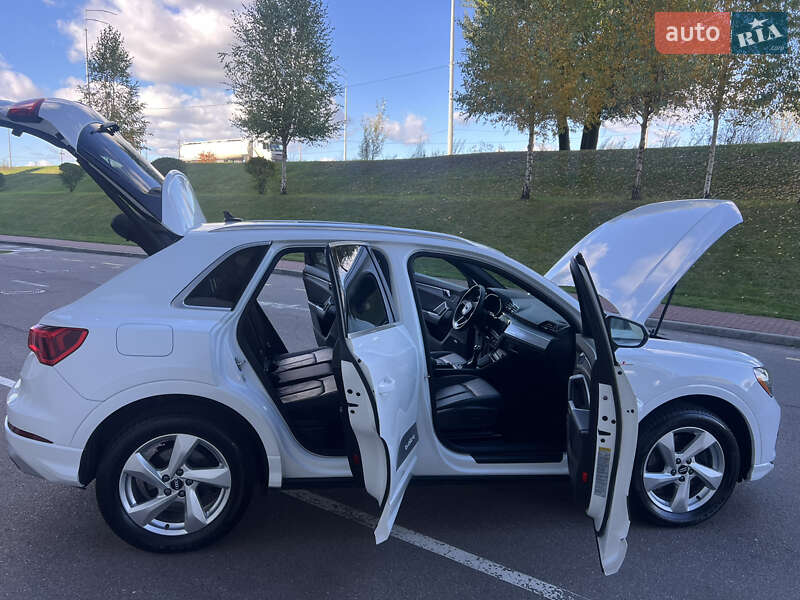 Позашляховик / Кросовер Audi Q3 2021 в Києві