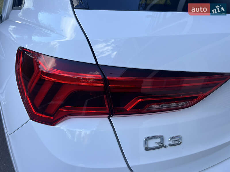 Позашляховик / Кросовер Audi Q3 2021 в Києві