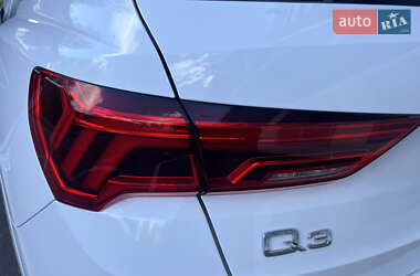 Внедорожник / Кроссовер Audi Q3 2021 в 