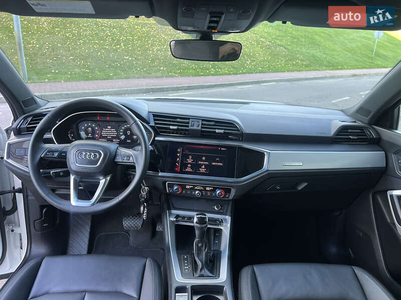 Позашляховик / Кросовер Audi Q3 2021 в Києві