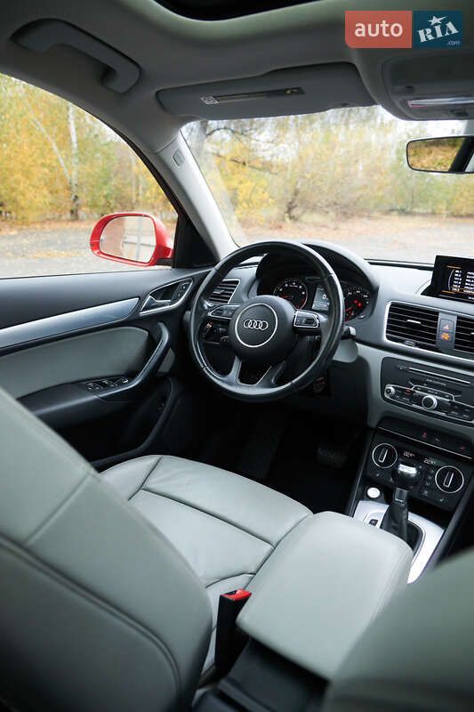 Внедорожник / Кроссовер Audi Q3 2015 в Киеве