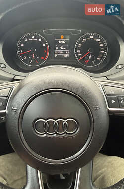Позашляховик / Кросовер Audi Q3 2017 в 