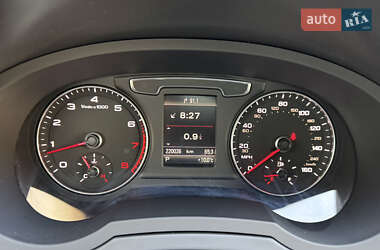 Внедорожник / Кроссовер Audi Q3 2016 в 