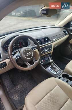 Позашляховик / Кросовер Audi Q3 2013 в 
