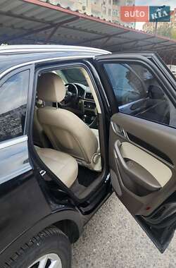 Позашляховик / Кросовер Audi Q3 2013 в 