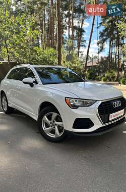 Позашляховик / Кросовер Audi Q3 2019 в 