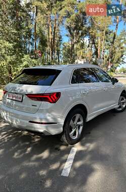 Позашляховик / Кросовер Audi Q3 2019 в 