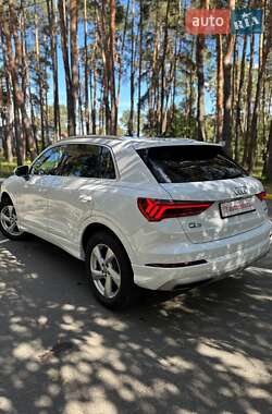Позашляховик / Кросовер Audi Q3 2019 в 