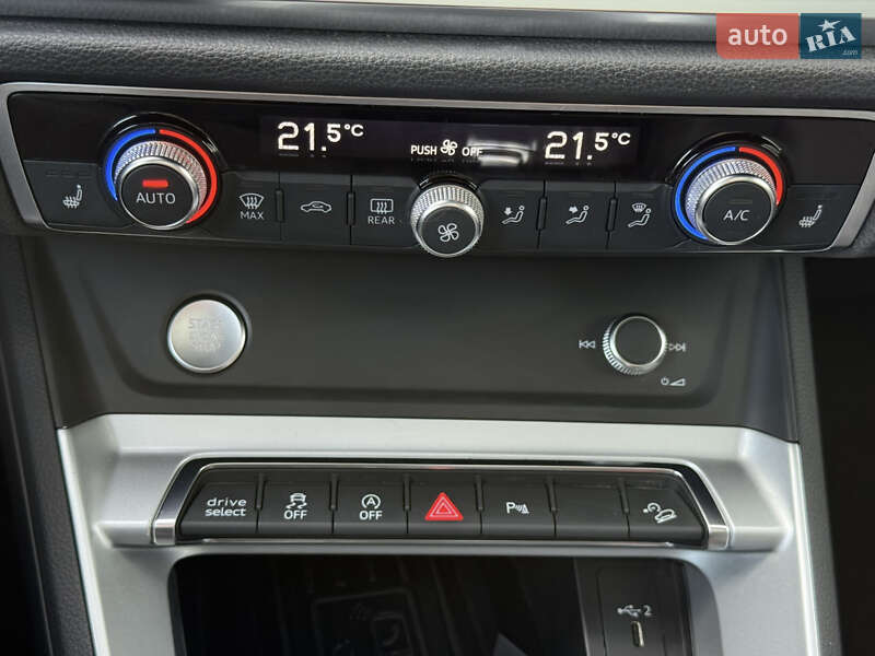 Внедорожник / Кроссовер Audi Q3 2019 в Киеве