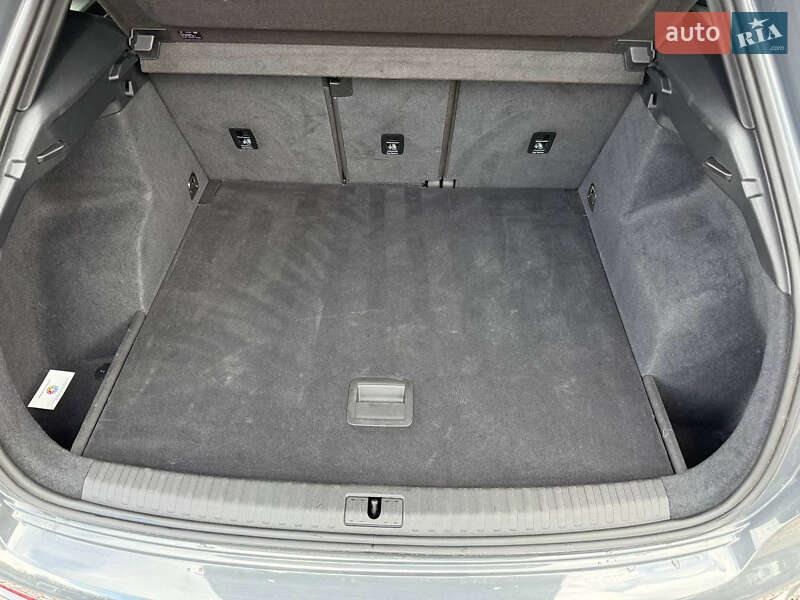 Внедорожник / Кроссовер Audi Q3 2019 в Киеве