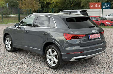 Позашляховик / Кросовер Audi Q3 2019 в 
