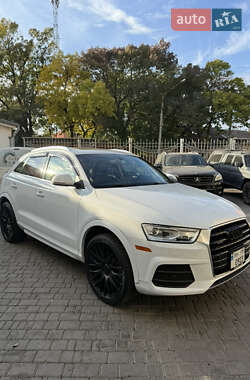 Позашляховик / Кросовер Audi Q3 2015 в 