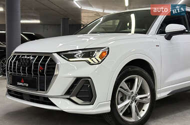 Позашляховик / Кросовер Audi Q3 2019 в 