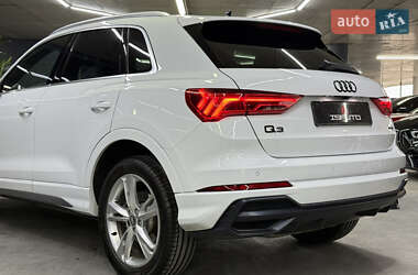 Позашляховик / Кросовер Audi Q3 2019 в 
