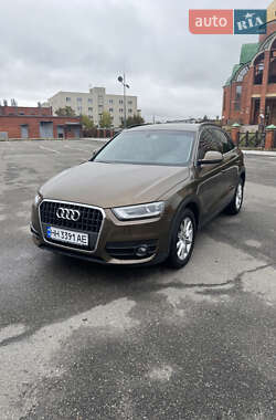 Позашляховик / Кросовер Audi Q3 2014 в 