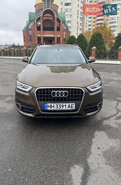 Позашляховик / Кросовер Audi Q3 2014 в 