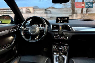 Позашляховик / Кросовер Audi Q3 2016 в 