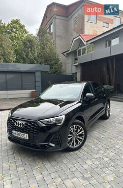 Позашляховик / Кросовер Audi Q3 2022 в 