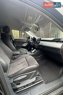 Позашляховик / Кросовер Audi Q3 2022 в 