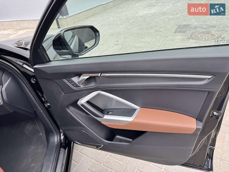 Позашляховик / Кросовер Audi Q3 2019 в Києві фото 36 Позашляховик / Кросовер Audi Q3 2019 в Києві
