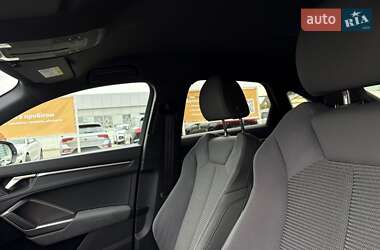 Позашляховик / Кросовер Audi Q3 2024 в  фото 12 Позашляховик / Кросовер Audi Q3 2024 в