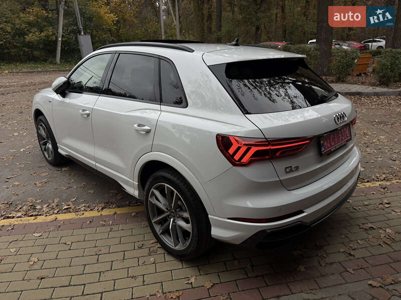 Позашляховик / Кросовер Audi Q3 2021 в Києві фото 4 Позашляховик / Кросовер Audi Q3 2021 в Києві