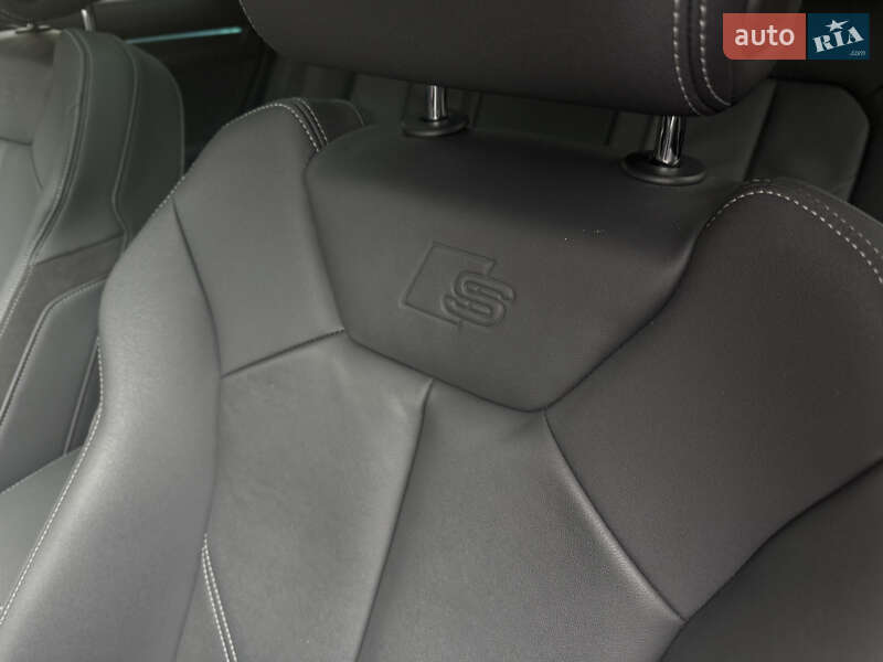 Позашляховик / Кросовер Audi Q3 2021 в Києві фото 16 Позашляховик / Кросовер Audi Q3 2021 в Києві