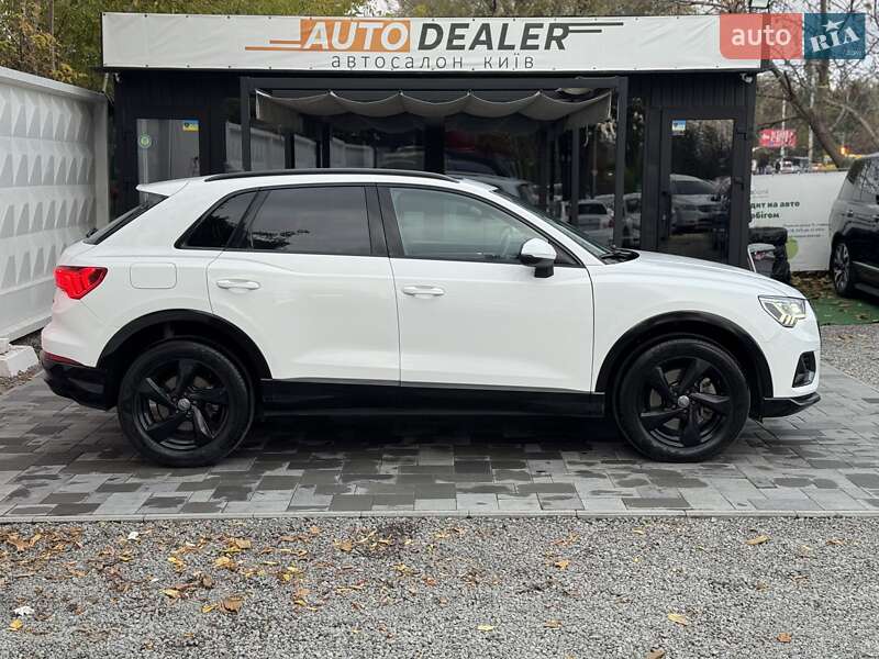 Позашляховик / Кросовер Audi Q3 2019 в Києві фото 11 Позашляховик / Кросовер Audi Q3 2019 в Києві