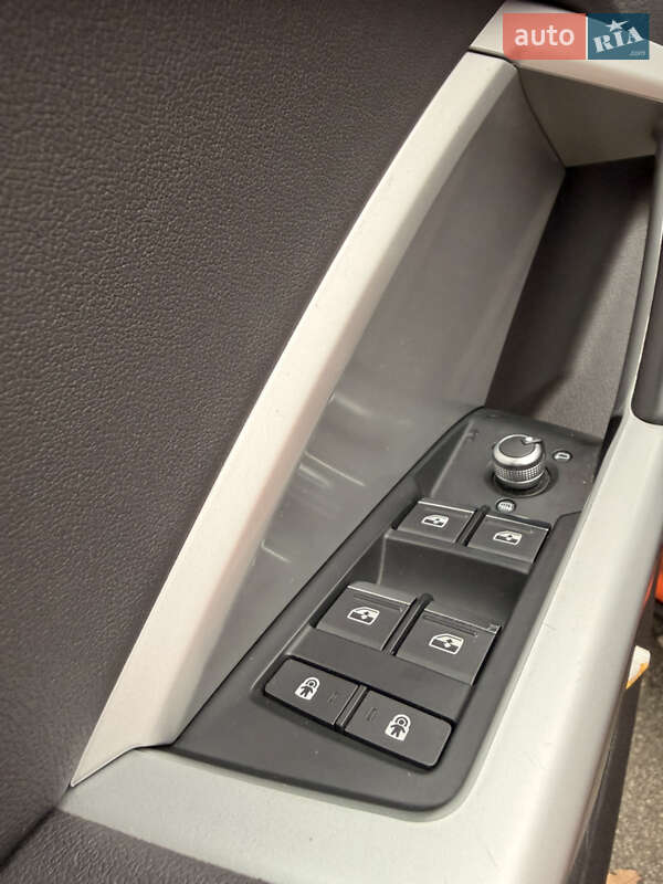 Позашляховик / Кросовер Audi Q3 2019 в Києві фото 15 Позашляховик / Кросовер Audi Q3 2019 в Києві