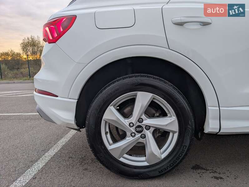 Позашляховик / Кросовер Audi Q3 2021 в Рівному