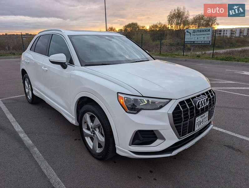 Позашляховик / Кросовер Audi Q3 2021 в Рівному