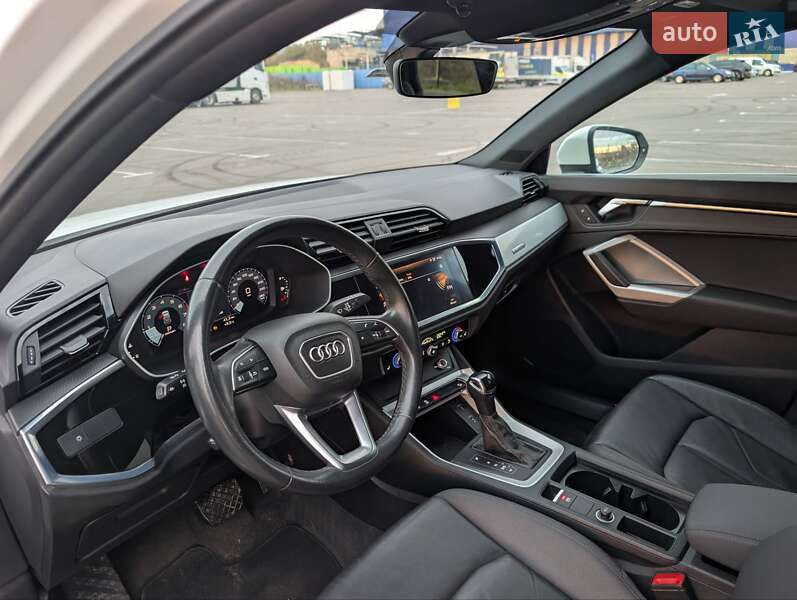 Позашляховик / Кросовер Audi Q3 2021 в Рівному