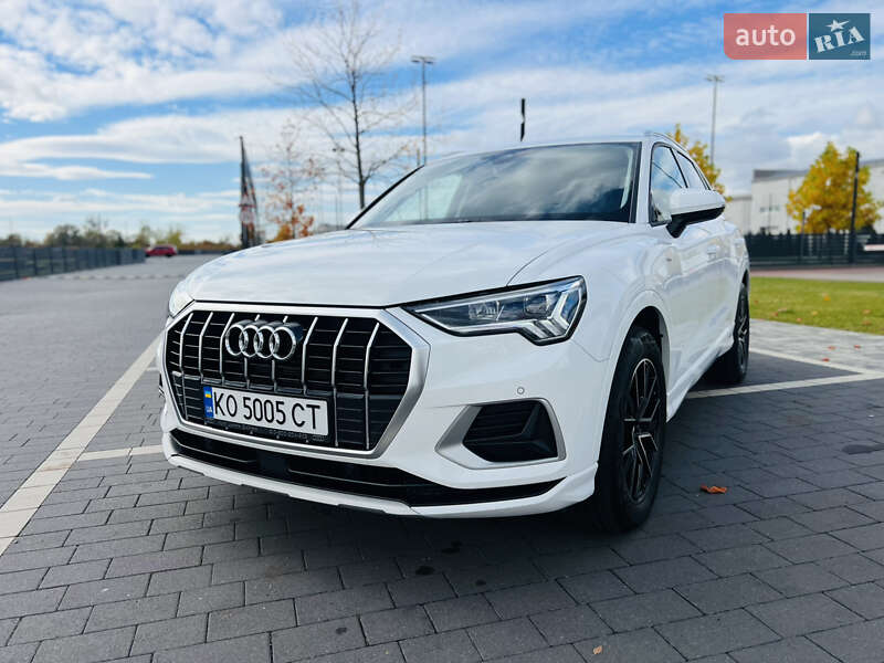 Позашляховик / Кросовер Audi Q3 2022 в Мукачевому