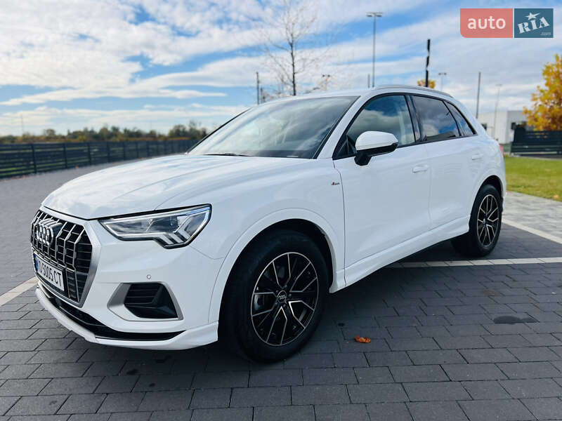 Позашляховик / Кросовер Audi Q3 2022 в Мукачевому