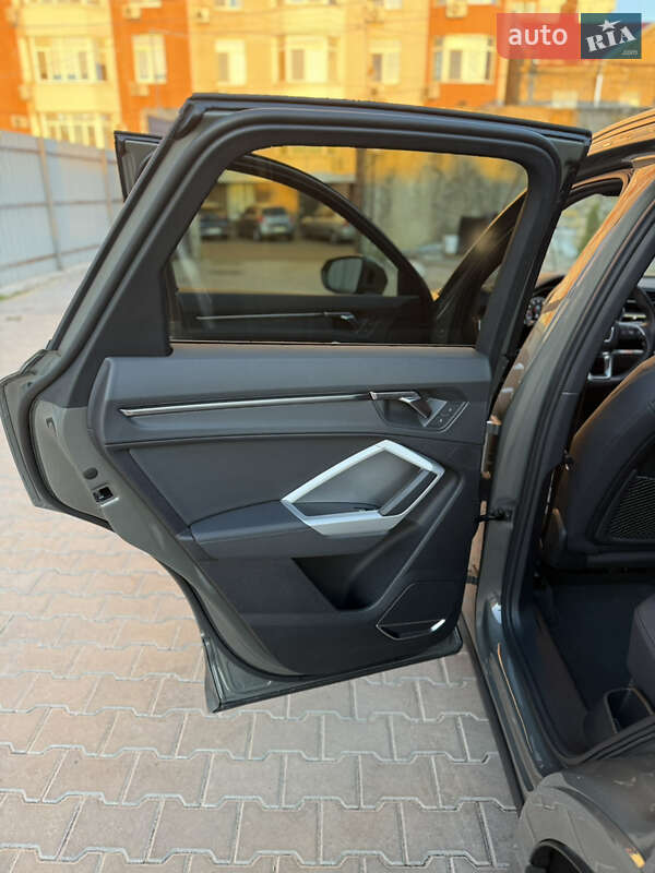 Позашляховик / Кросовер Audi Q3 2020 в Одесі фото 13 Позашляховик / Кросовер Audi Q3 2020 в Одесі