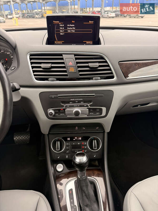 Внедорожник / Кроссовер Audi Q3 2015 в Львове