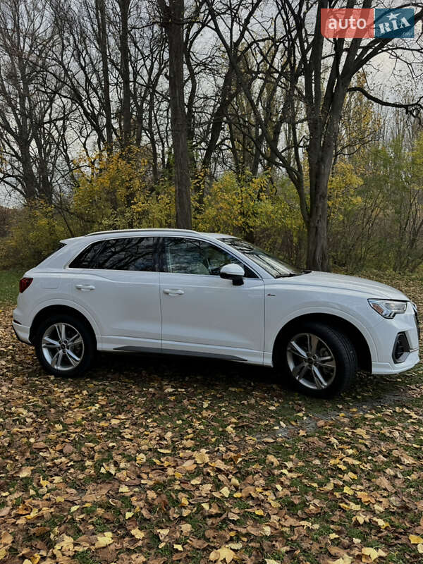 Позашляховик / Кросовер Audi Q3 2023 в Києві