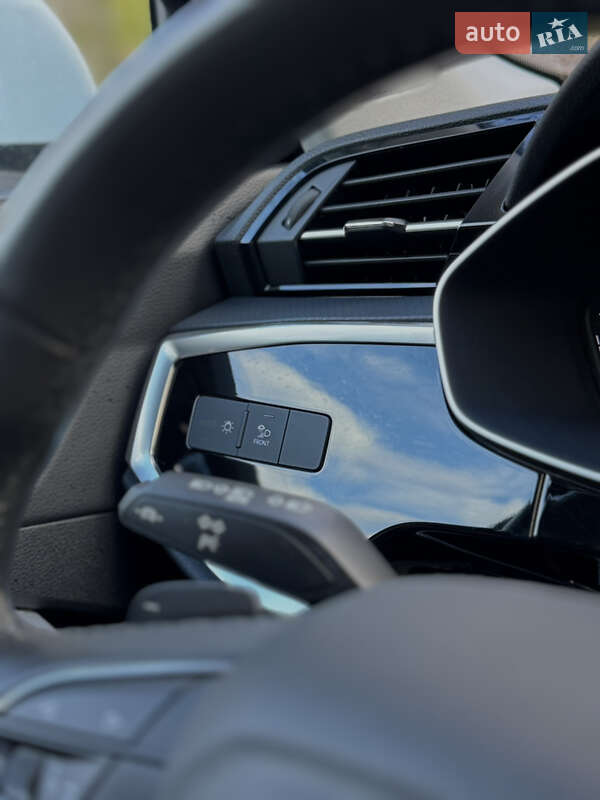 Позашляховик / Кросовер Audi Q3 2023 в Києві