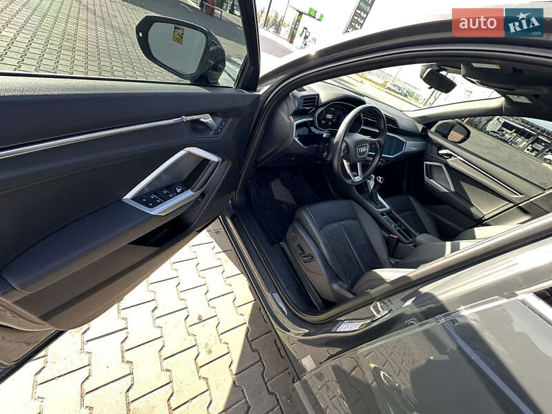 Внедорожник / Кроссовер Audi Q3 2019 в Тернополе
