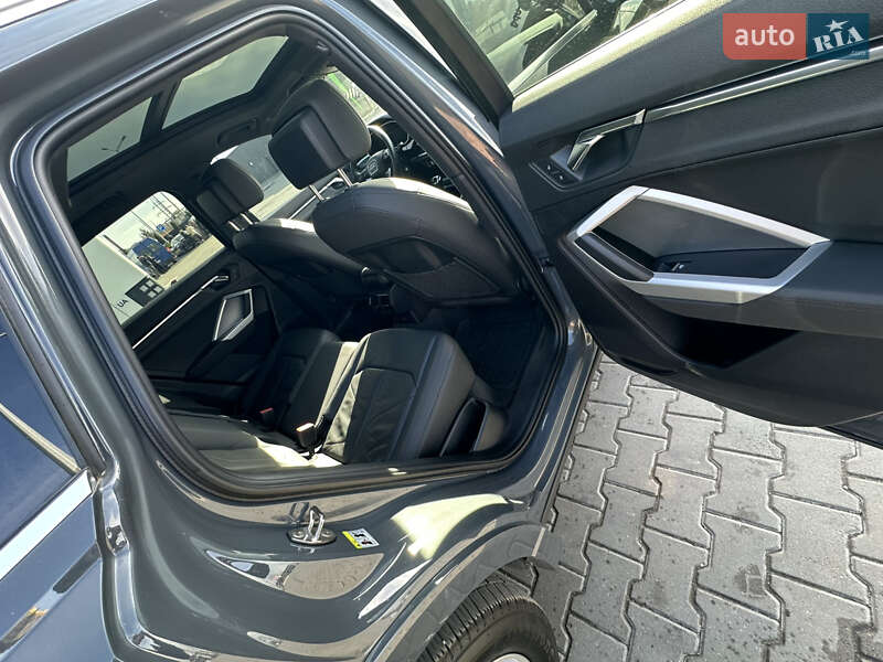 Внедорожник / Кроссовер Audi Q3 2019 в Тернополе