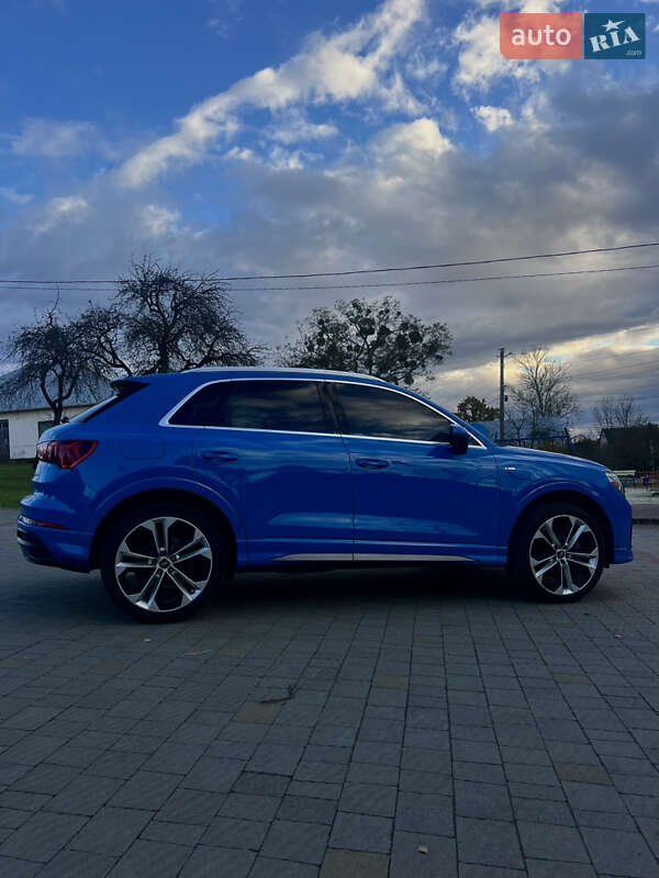 Внедорожник / Кроссовер Audi Q3 2019 в Львове