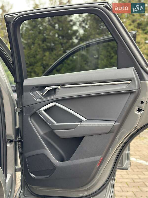 Внедорожник / Кроссовер Audi Q3 2023 в Киеве