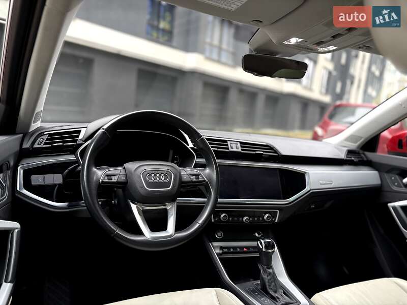 Позашляховик / Кросовер Audi Q3 2020 в Івано-Франківську