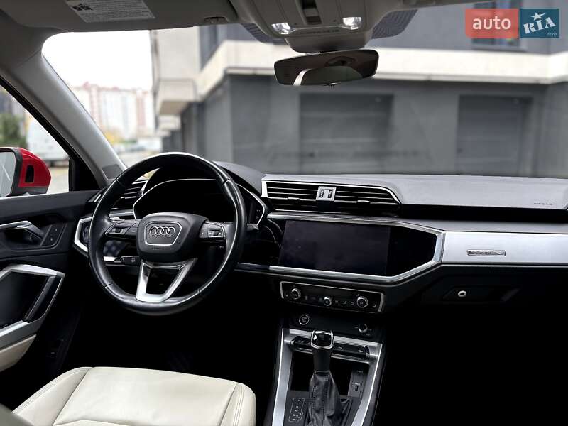 Позашляховик / Кросовер Audi Q3 2020 в Івано-Франківську