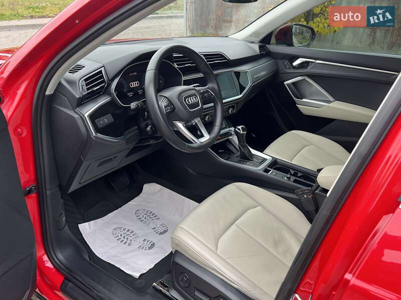 Внедорожник / Кроссовер Audi Q3 2020 в Ровно