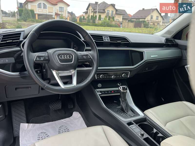 Внедорожник / Кроссовер Audi Q3 2020 в Ровно